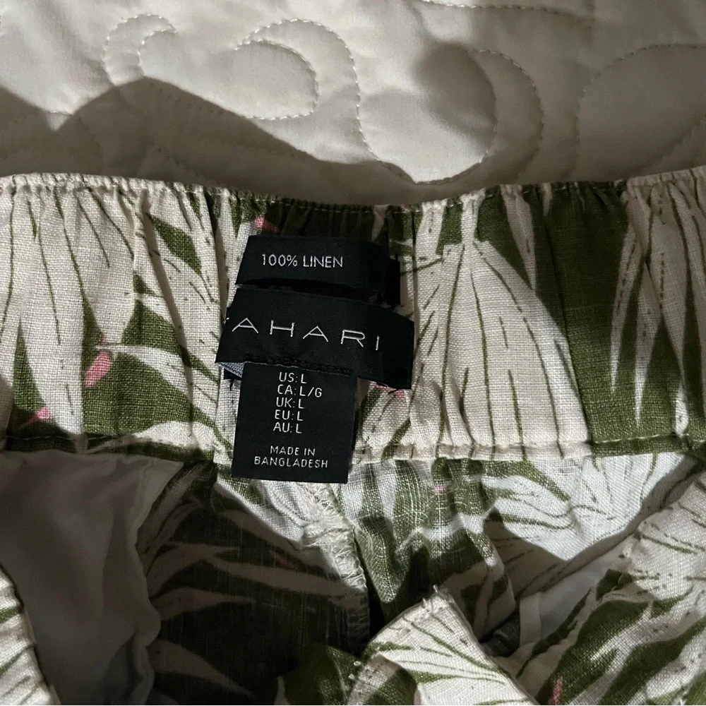 Tahari Linen Print Belted Shorts Size Large